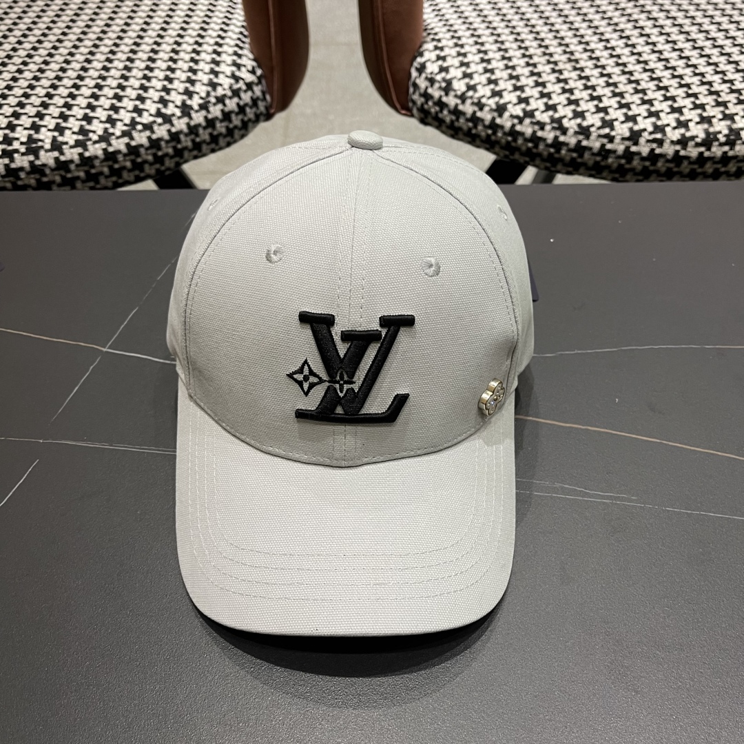  LV路易威登新款棒球帽风街头风十足
更符合现在时尚小哥哥小姐姐的style，