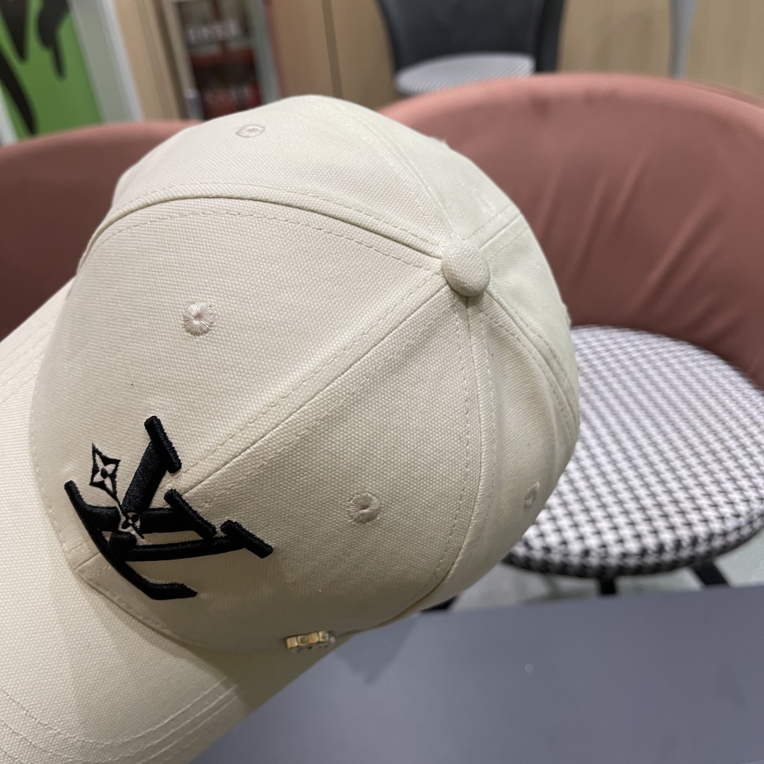  LV路易威登新款棒球帽风街头风十足
更符合现在时尚小哥哥小姐姐的style，