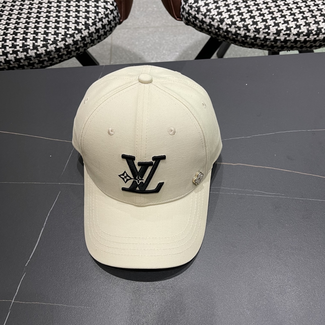  LV路易威登新款棒球帽风街头风十足
更符合现在时尚小哥哥小姐姐的style，