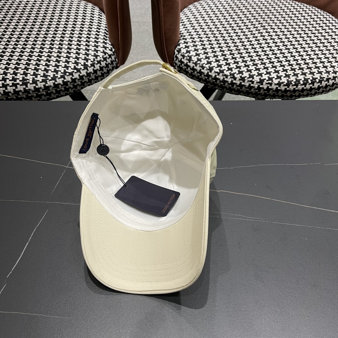  LV路易威登新款棒球帽风街头风十足
更符合现在时尚小哥哥小姐姐的style，