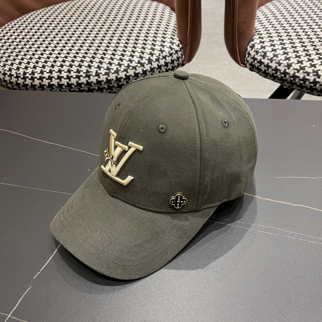  LV路易威登新款棒球帽风街头风十足
更符合现在时尚小哥哥小姐姐的style，