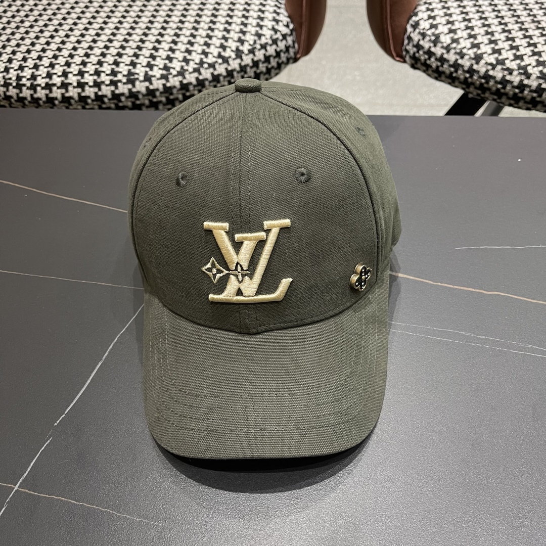  LV路易威登新款棒球帽风街头风十足
更符合现在时尚小哥哥小姐姐的style，