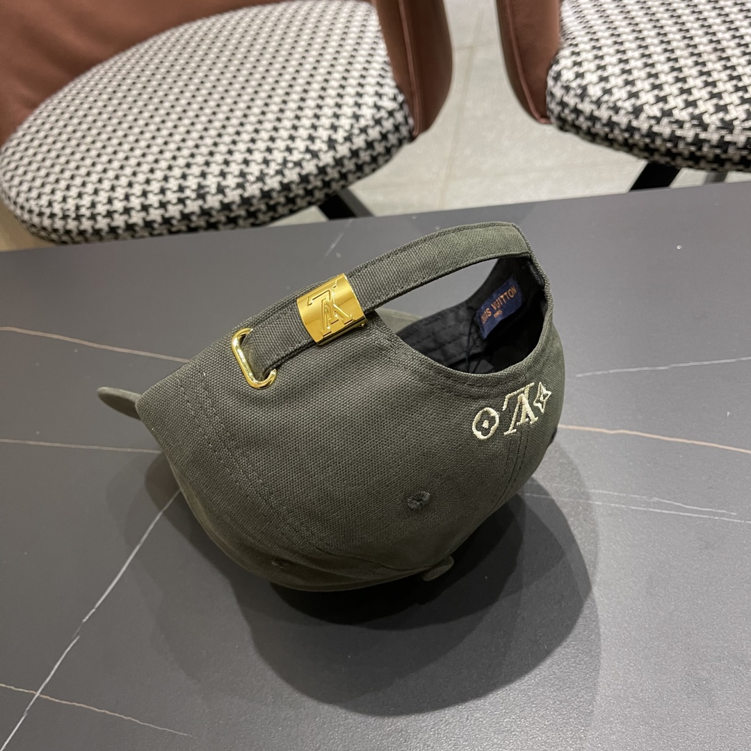  LV路易威登新款棒球帽风街头风十足
更符合现在时尚小哥哥小姐姐的style，