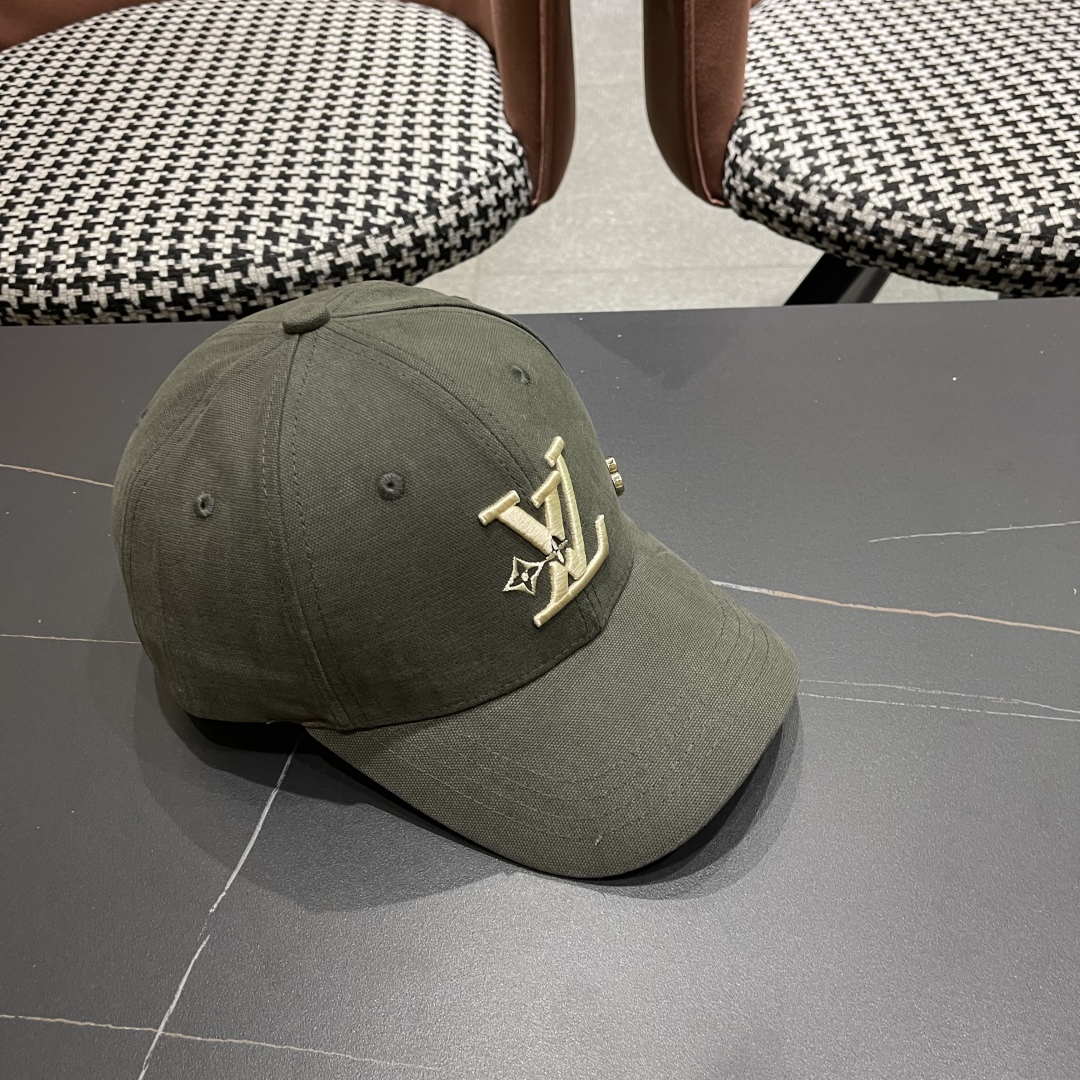  LV路易威登新款棒球帽风街头风十足
更符合现在时尚小哥哥小姐姐的style，