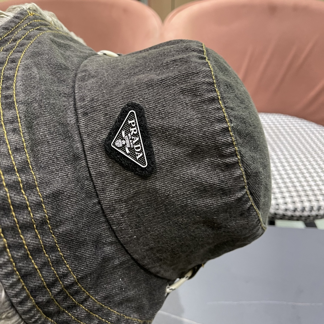  PRADA 普拉达 潮韩版牛仔帽子毛边简约渔夫帽男女春夏季时
尚休闲百搭遮阳防晒帽