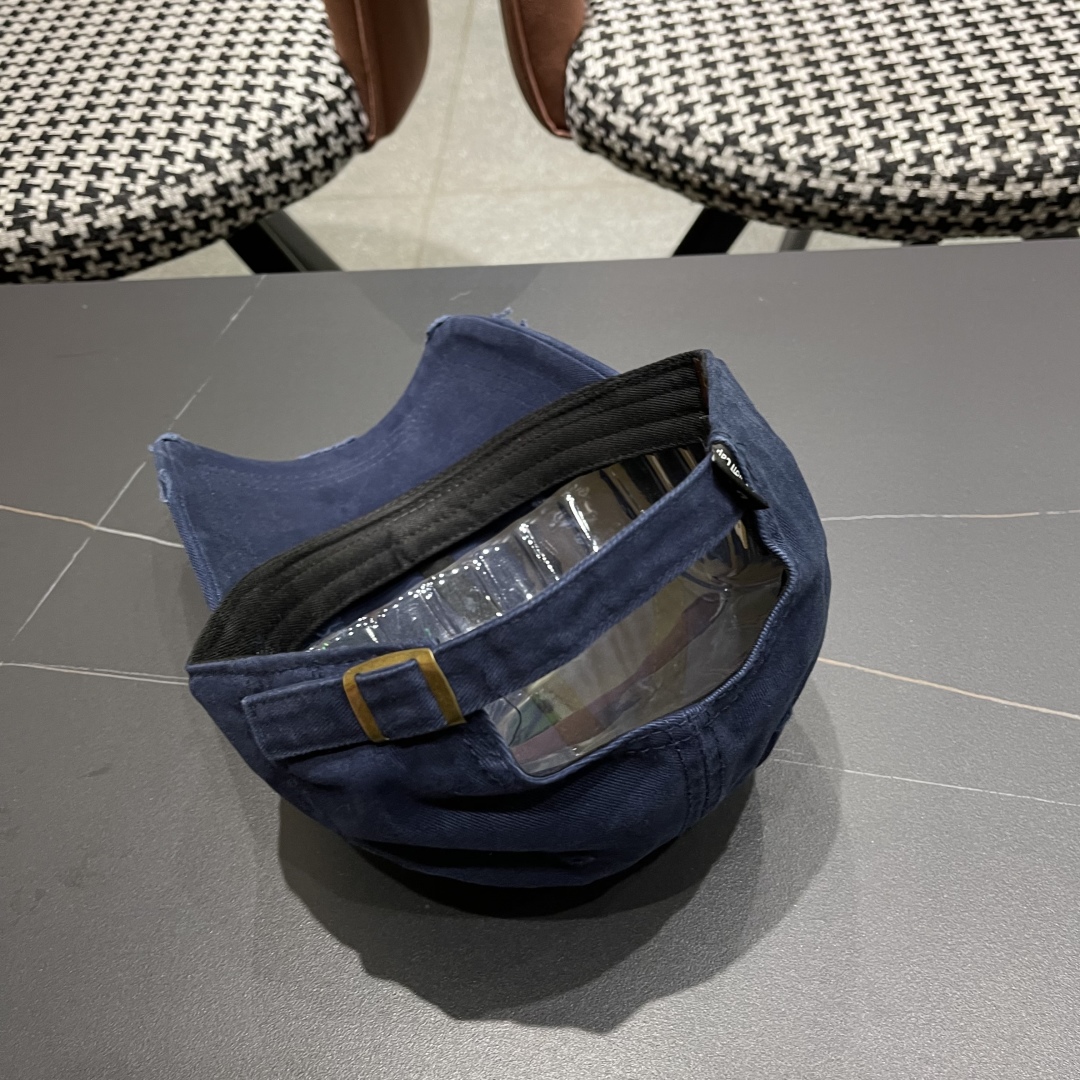 P🧢路易威登棒球帽 LouisVuitton😍新款破洞高端大气，百搭款🤗男女通用！跑量！