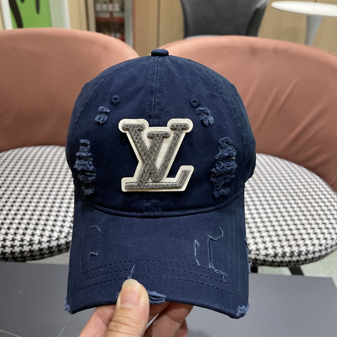 P🧢路易威登棒球帽 LouisVuitton😍新款破洞高端大气，百搭款🤗男女通用！跑量！