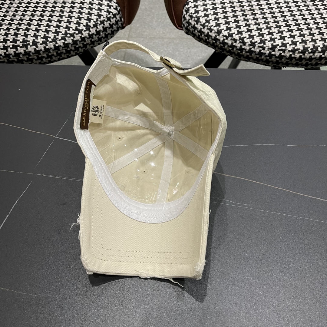 P🧢路易威登棒球帽 LouisVuitton😍新款破洞高端大气，百搭款🤗男女通用！跑量！