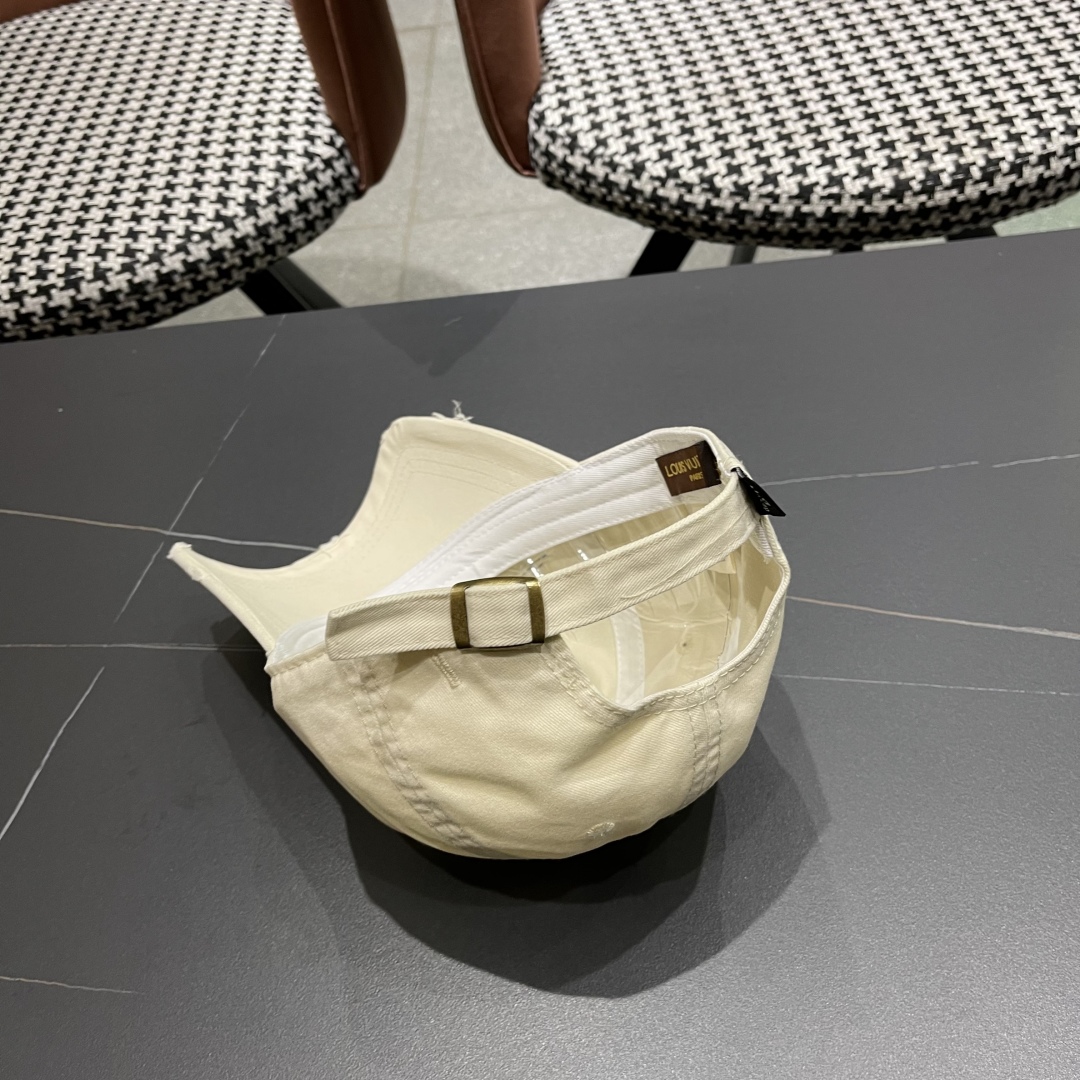 P🧢路易威登棒球帽 LouisVuitton😍新款破洞高端大气，百搭款🤗男女通用！跑量！