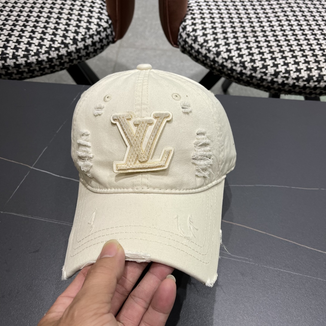 P🧢路易威登棒球帽 LouisVuitton😍新款破洞高端大气，百搭款🤗男女通用！跑量！