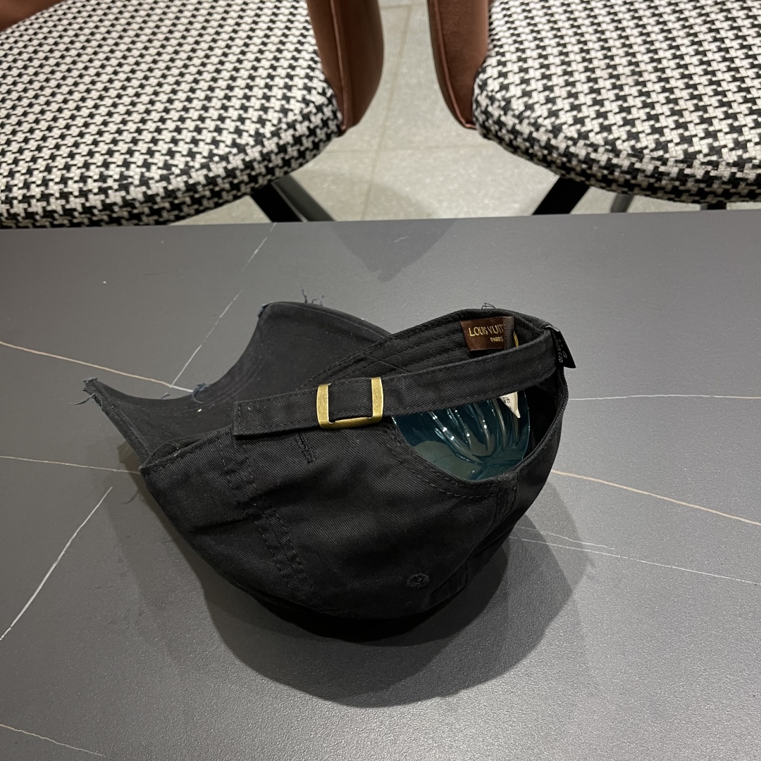 P🧢路易威登棒球帽 LouisVuitton😍新款破洞高端大气，百搭款🤗男女通用！跑量！