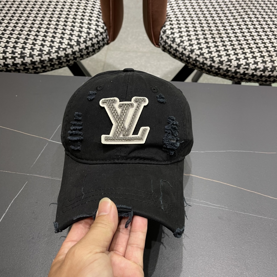 P🧢路易威登棒球帽 LouisVuitton😍新款破洞高端大气，百搭款🤗男女通用！跑量！