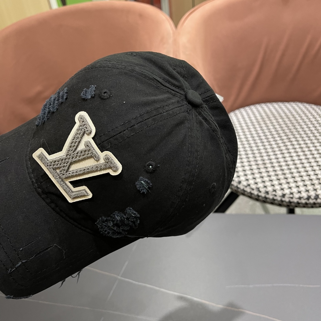 P🧢路易威登棒球帽 LouisVuitton😍新款破洞高端大气，百搭款🤗男女通用！跑量！