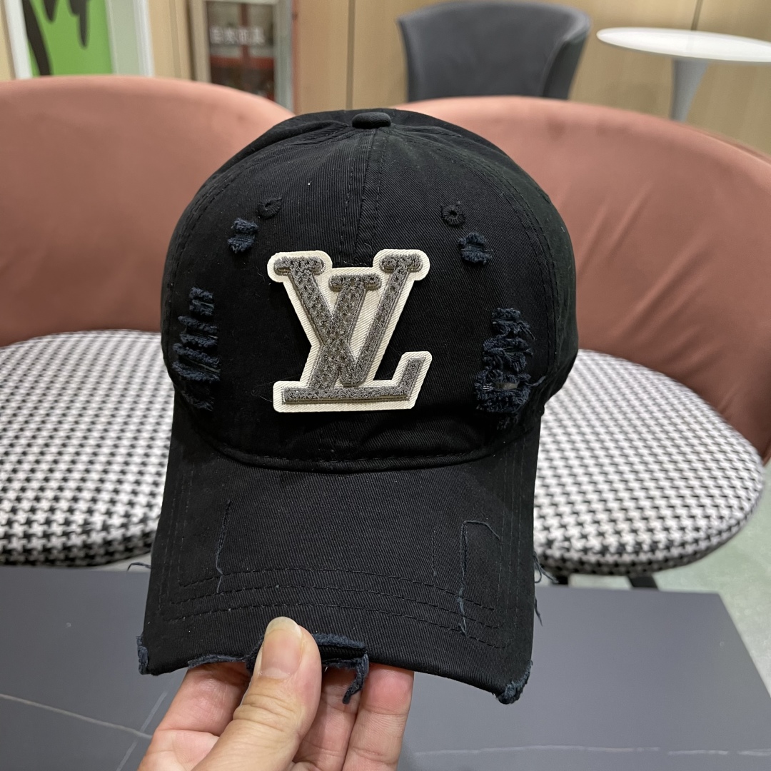 P🧢路易威登棒球帽 LouisVuitton😍新款破洞高端大气，百搭款🤗男女通用！跑量！