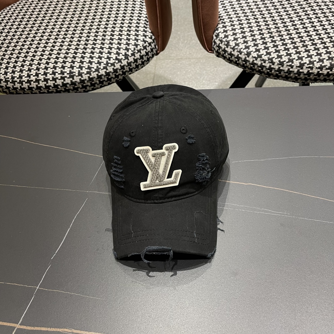P🧢路易威登棒球帽 LouisVuitton😍新款破洞高端大气，百搭款🤗男女通用！跑量！