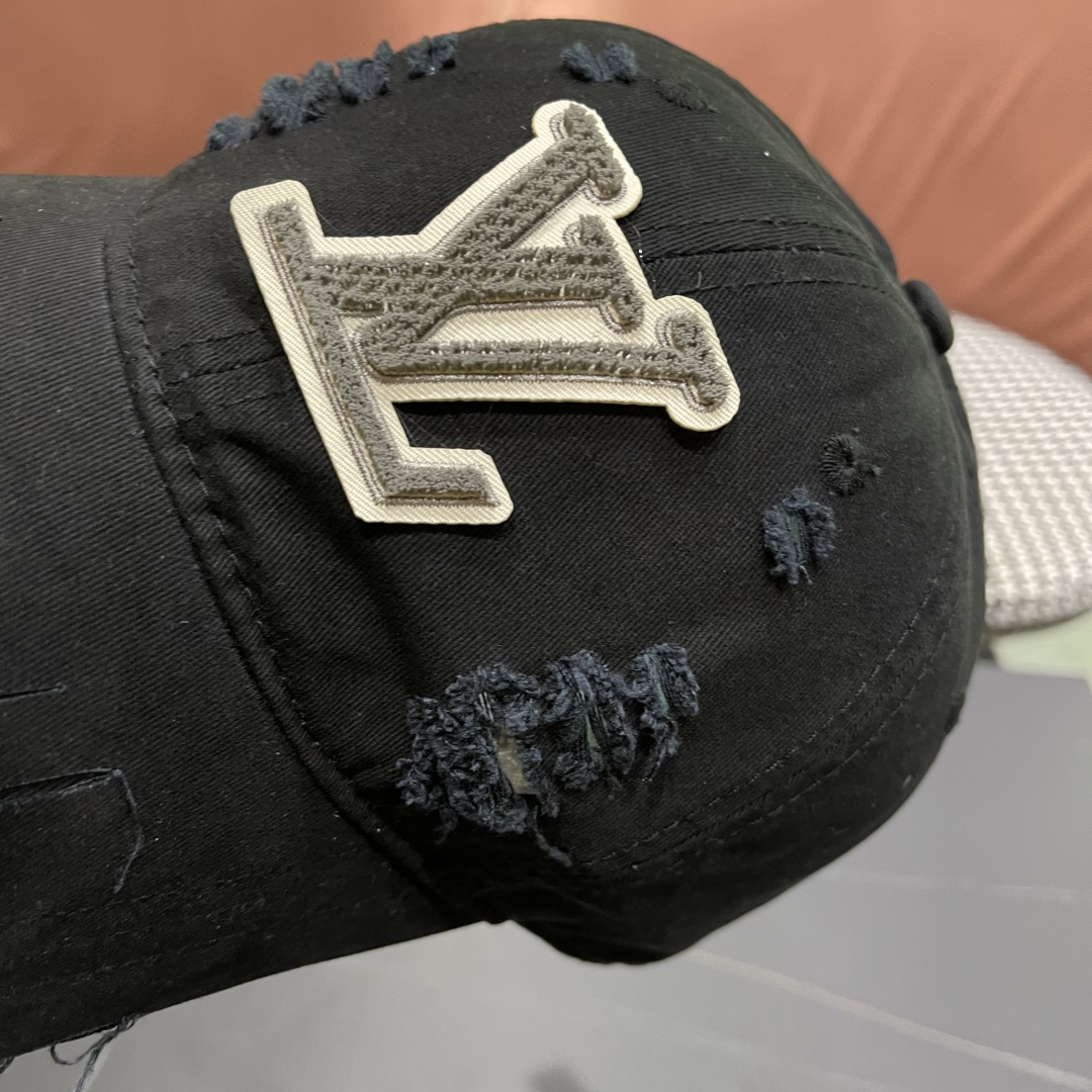 P🧢路易威登棒球帽 LouisVuitton😍新款破洞高端大气，百搭款🤗男女通用！跑量！