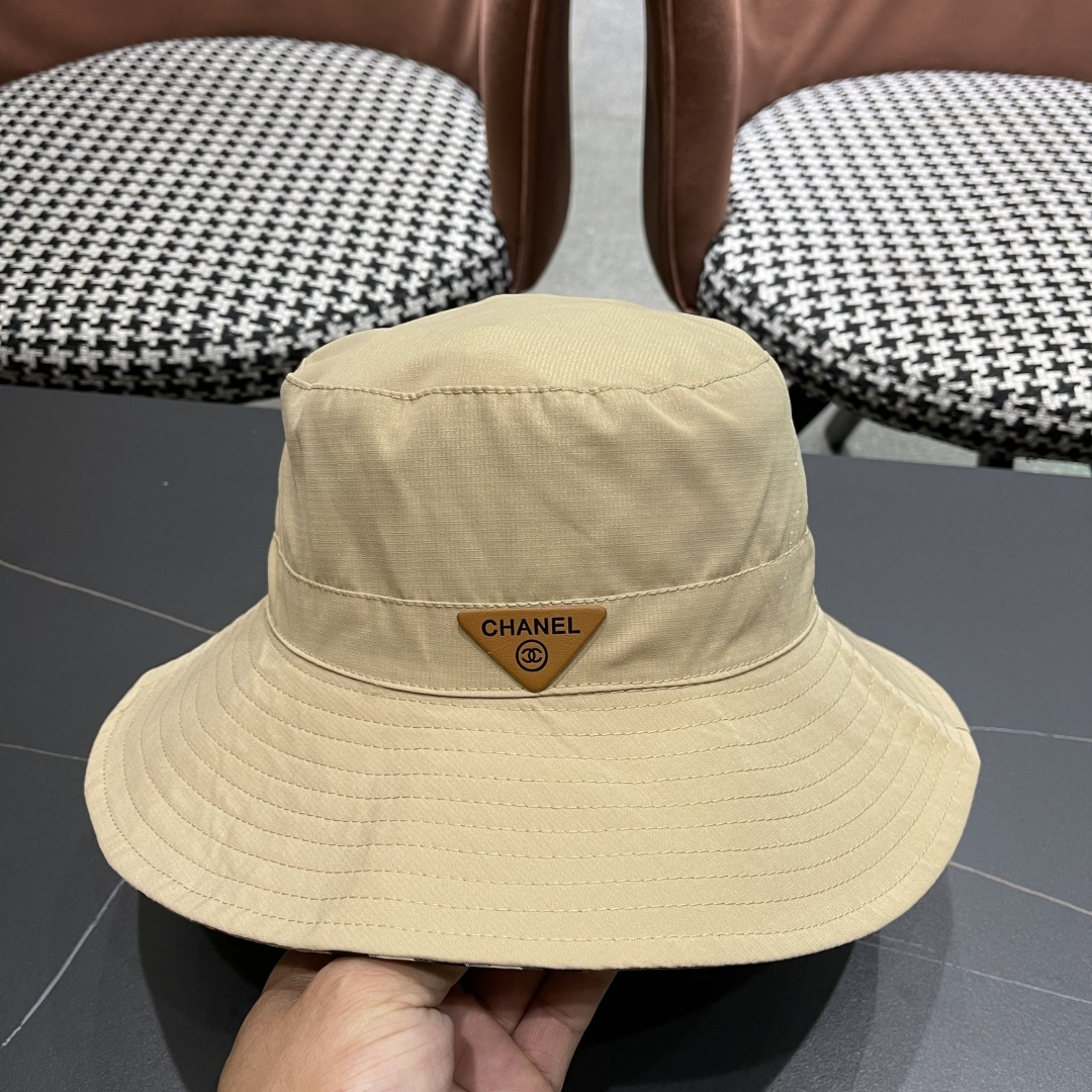  Chanel香奈儿中性款洋气百搭休闲双面渔夫帽子男女通用透气大头适
合户外防晒帽盆帽