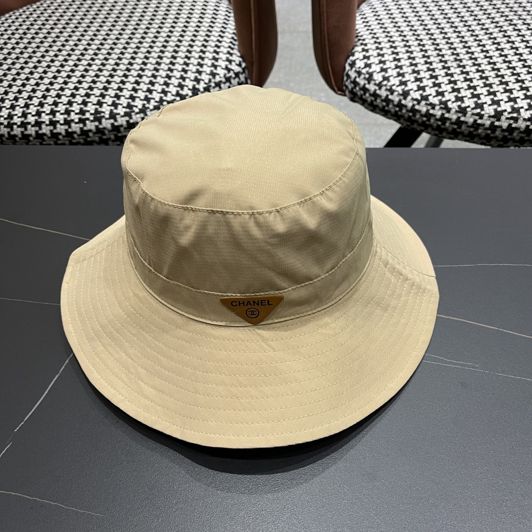  Chanel香奈儿中性款洋气百搭休闲双面渔夫帽子男女通用透气大头适
合户外防晒帽盆帽