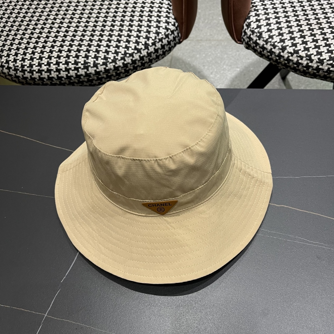  Chanel香奈儿中性款洋气百搭休闲双面渔夫帽子男女通用透气大头适
合户外防晒帽盆帽