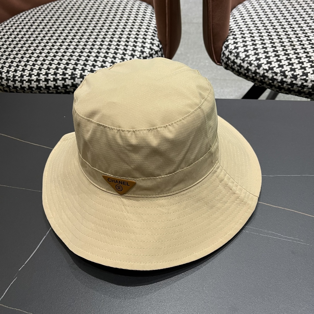  Chanel香奈儿中性款洋气百搭休闲双面渔夫帽子男女通用透气大头适
合户外防晒帽盆帽