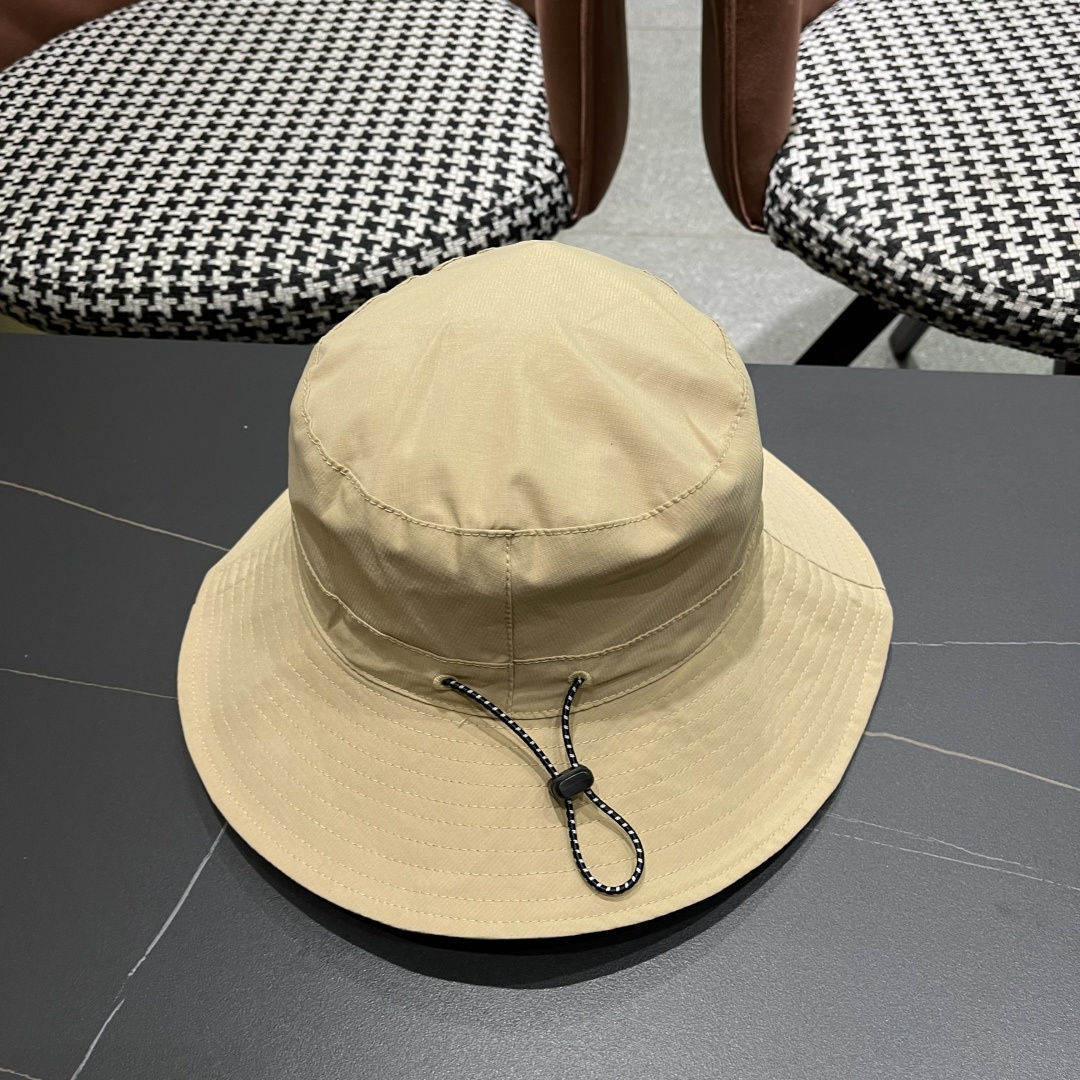  Chanel香奈儿中性款洋气百搭休闲双面渔夫帽子男女通用透气大头适
合户外防晒帽盆帽