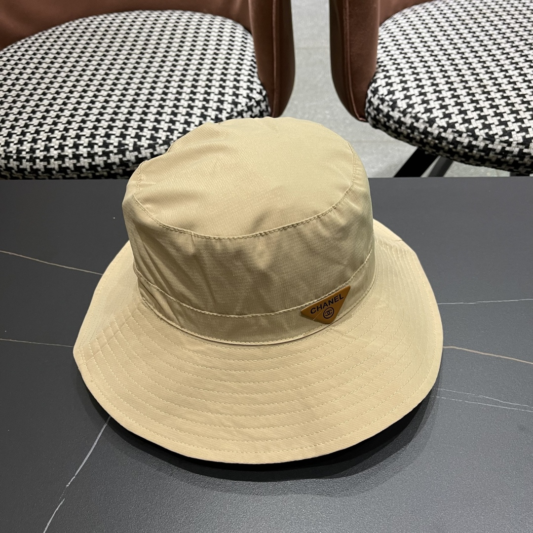  Chanel香奈儿中性款洋气百搭休闲双面渔夫帽子男女通用透气大头适
合户外防晒帽盆帽