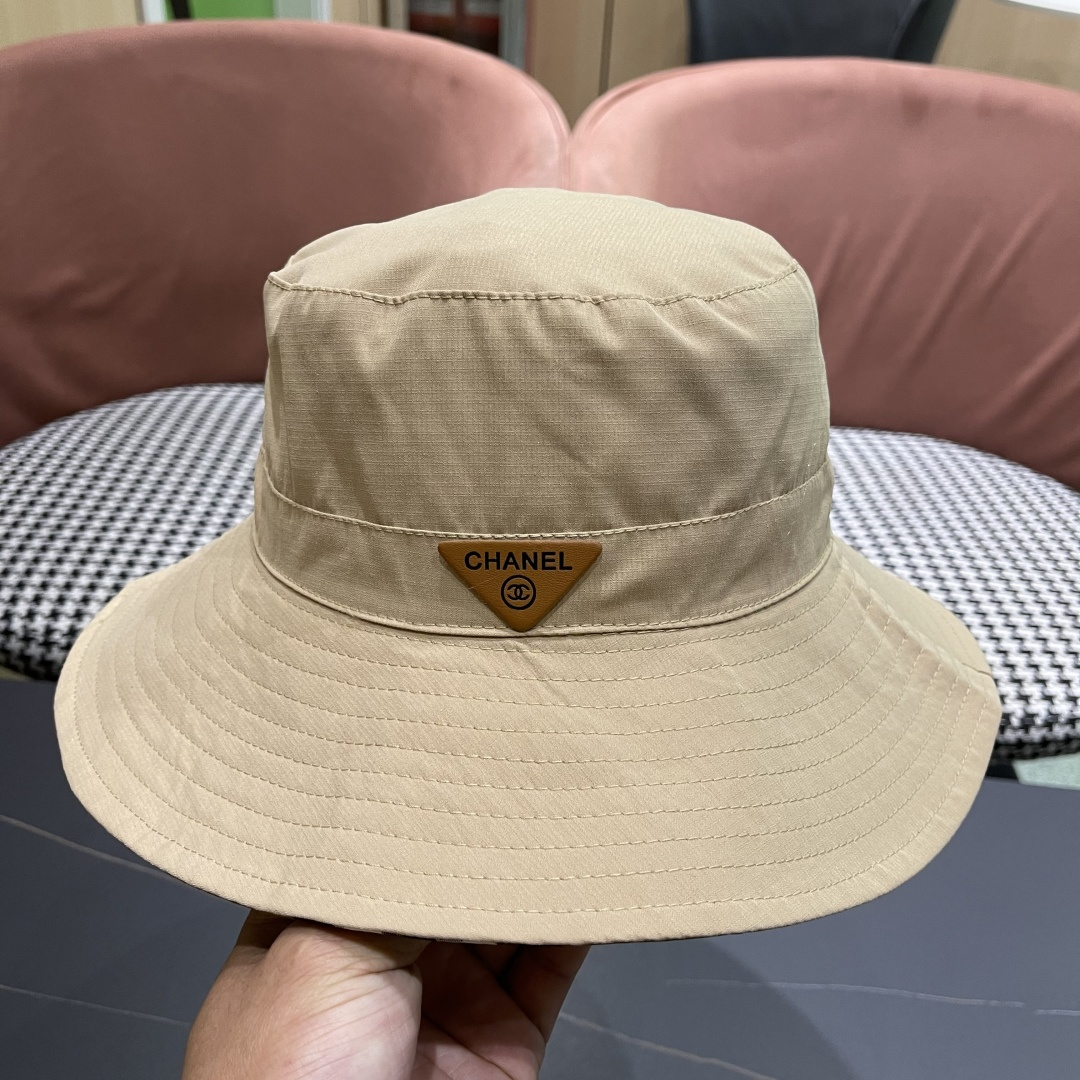  Chanel香奈儿中性款洋气百搭休闲双面渔夫帽子男女通用透气大头适
合户外防晒帽盆帽