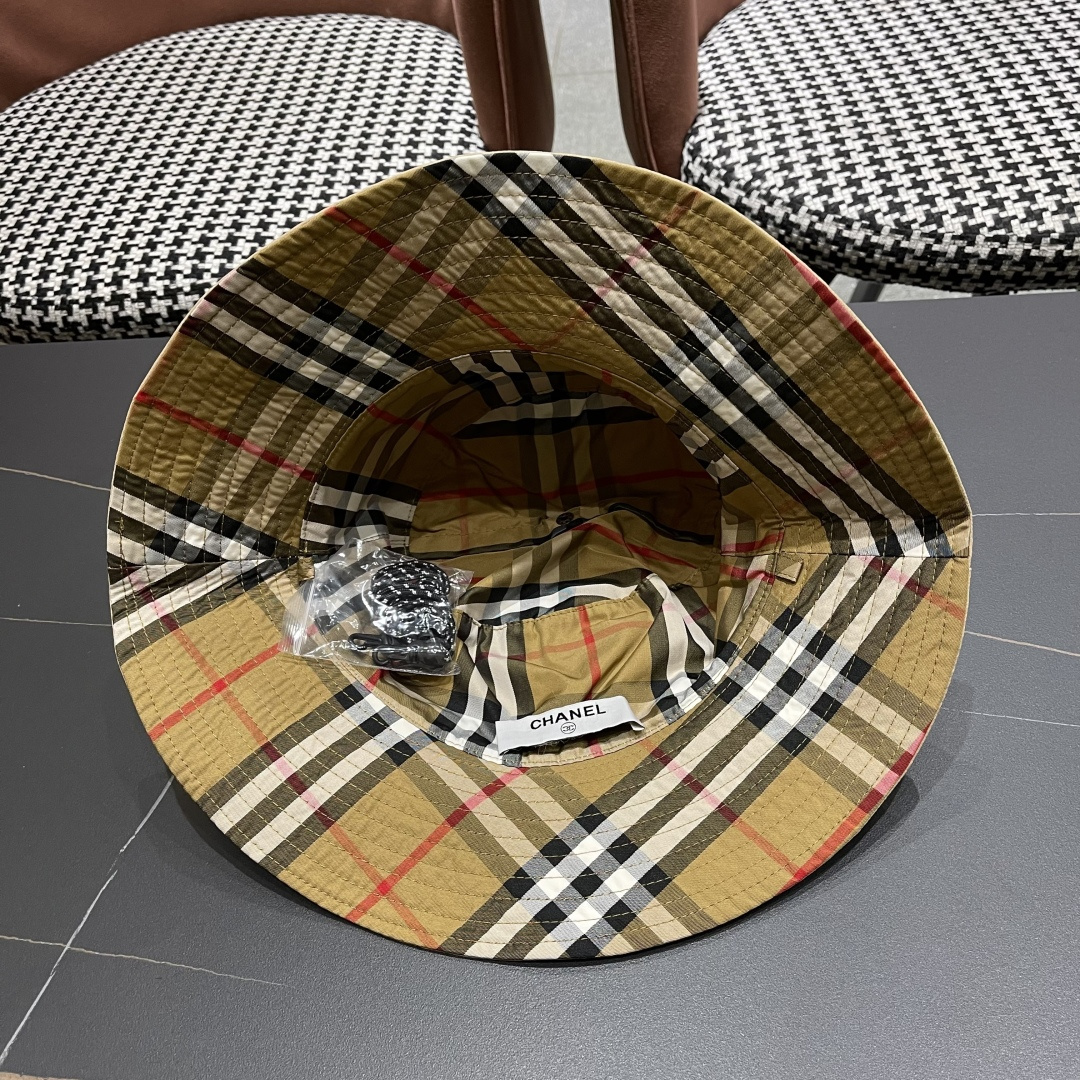  Chanel香奈儿中性款洋气百搭休闲双面渔夫帽子男女通用透气大头适
合户外防晒帽盆帽