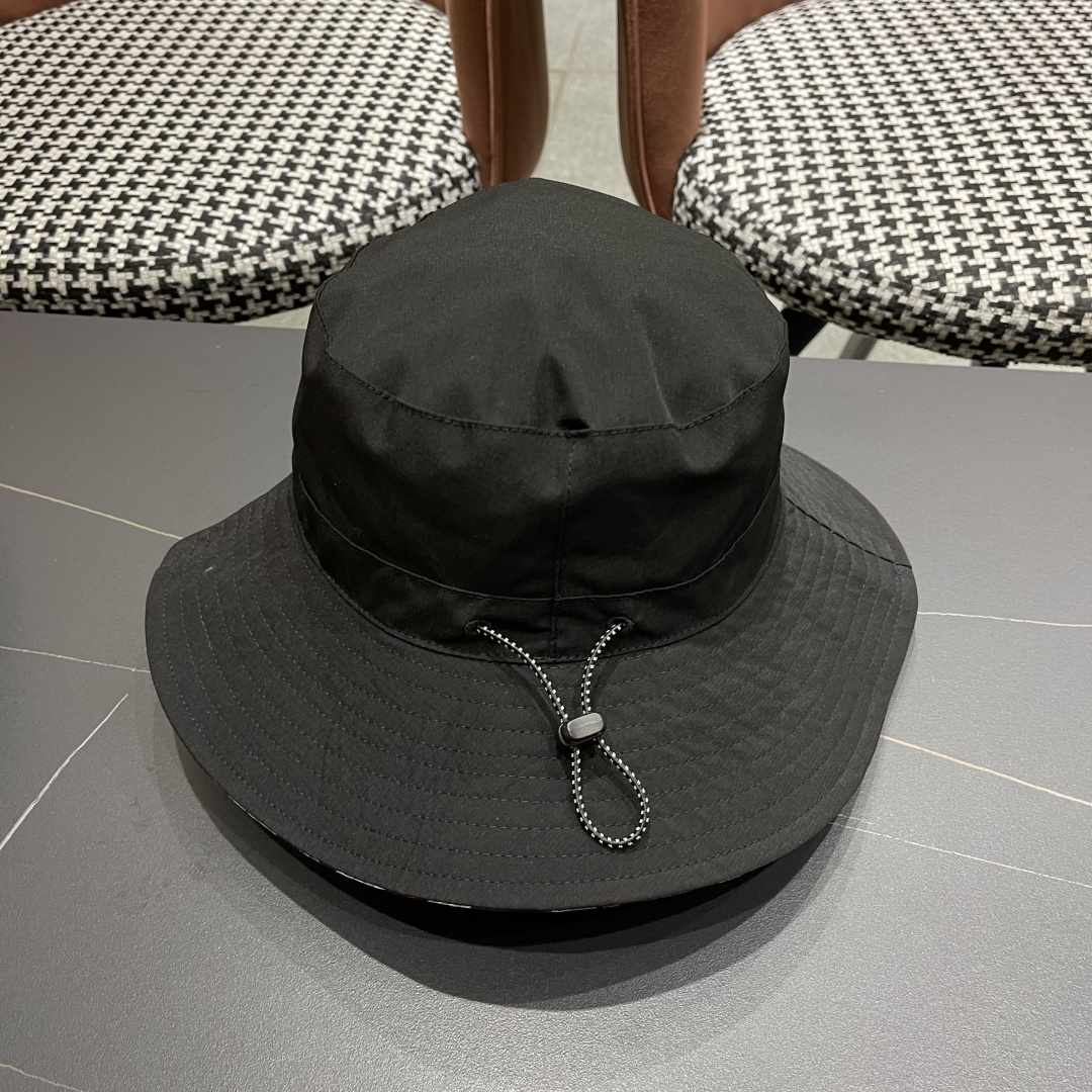  Chanel香奈儿中性款洋气百搭休闲双面渔夫帽子男女通用透气大头适
合户外防晒帽盆帽