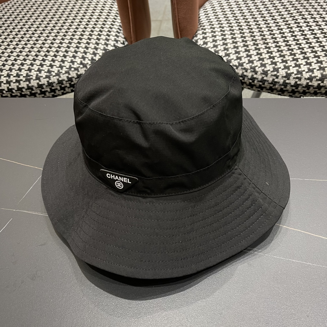 Chanel香奈儿中性款洋气百搭休闲双面渔夫帽子男女通用透气大头适
合户外防晒帽盆帽