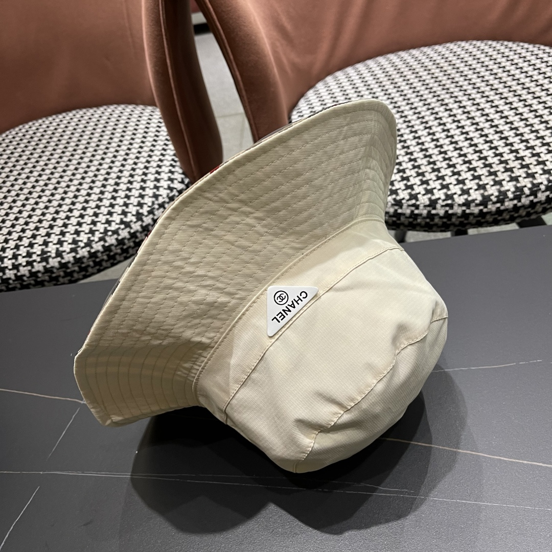  Chanel香奈儿中性款洋气百搭休闲双面渔夫帽子男女通用透气大头适
合户外防晒帽盆帽