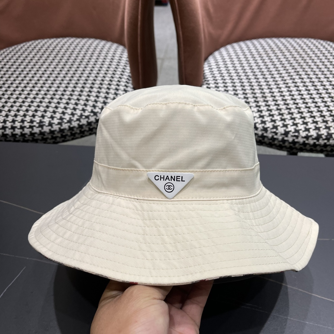  Chanel香奈儿中性款洋气百搭休闲双面渔夫帽子男女通用透气大头适
合户外防晒帽盆帽