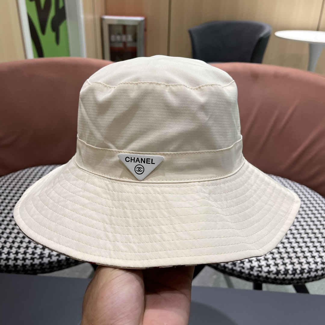 Chanel香奈儿中性款洋气百搭休闲双面渔夫帽子男女通用透气大头适
合户外防晒帽盆帽