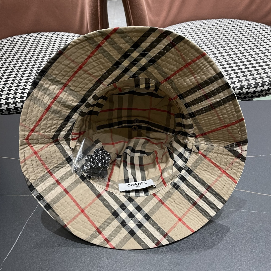  Chanel香奈儿中性款洋气百搭休闲双面渔夫帽子男女通用透气大头适
合户外防晒帽盆帽
