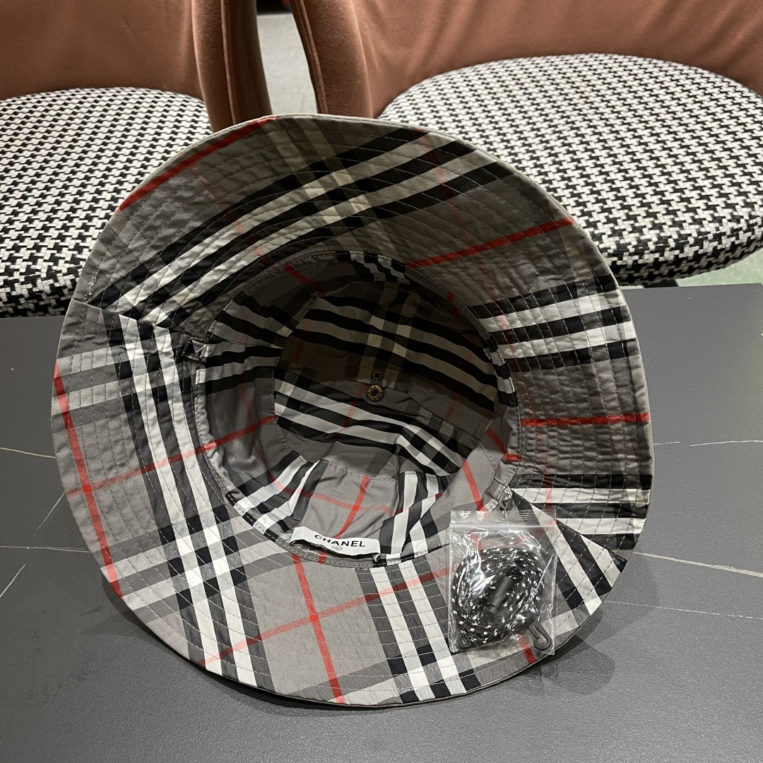  Chanel香奈儿中性款洋气百搭休闲双面渔夫帽子男女通用透气大头适
合户外防晒帽盆帽