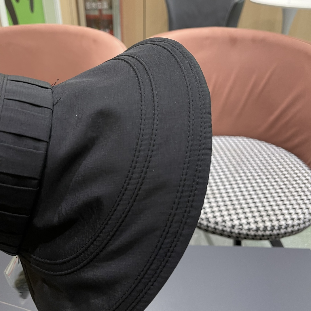  Balenclaga巴黎世家2025韩版时尚褶皱空顶帽女春夏季日系大檐遮
阳防晒可折叠太阳帽