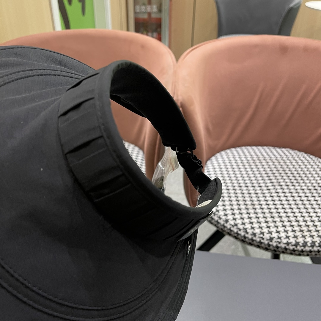  Balenclaga巴黎世家2025韩版时尚褶皱空顶帽女春夏季日系大檐遮
阳防晒可折叠太阳帽