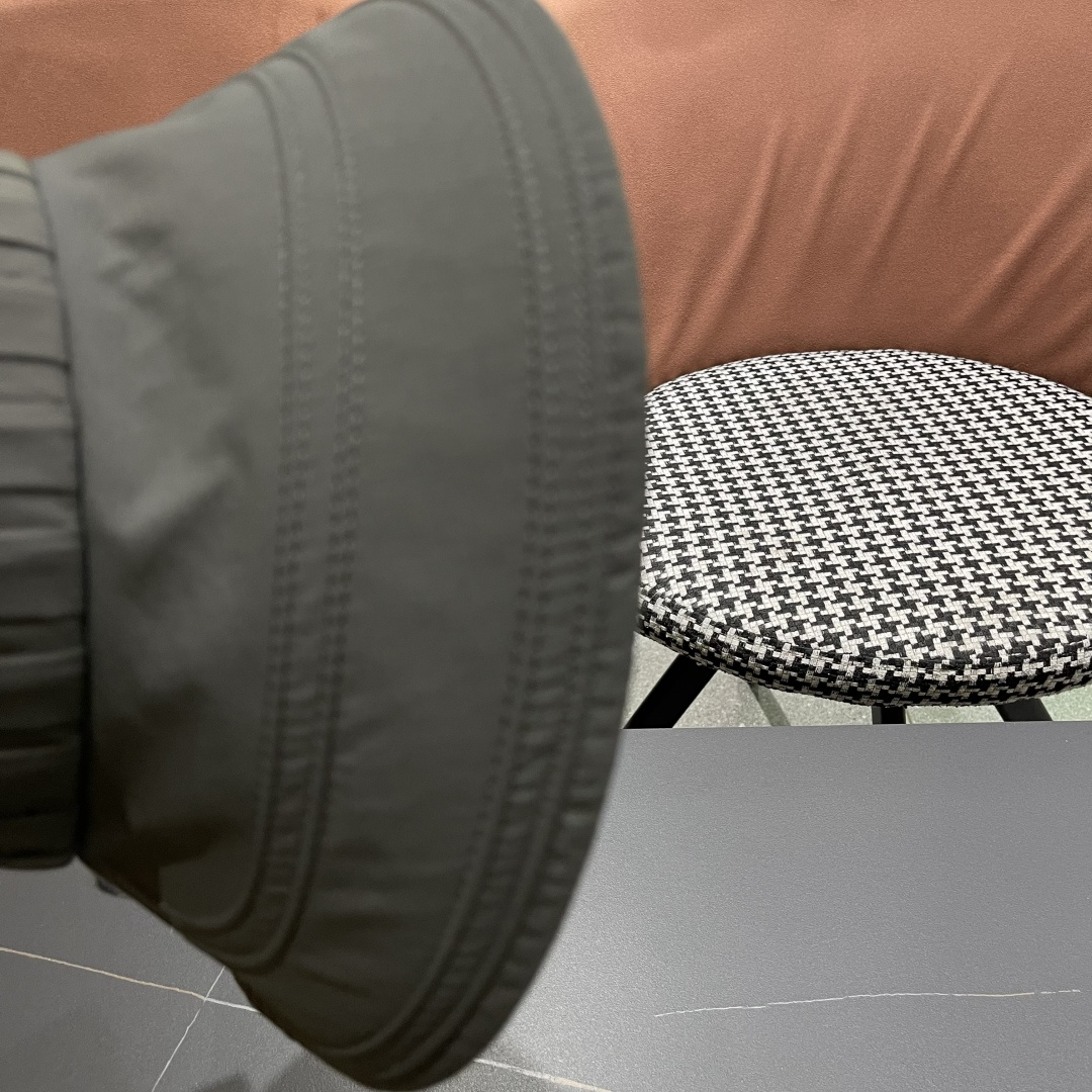  Balenclaga巴黎世家2025韩版时尚褶皱空顶帽女春夏季日系大檐遮
阳防晒可折叠太阳帽