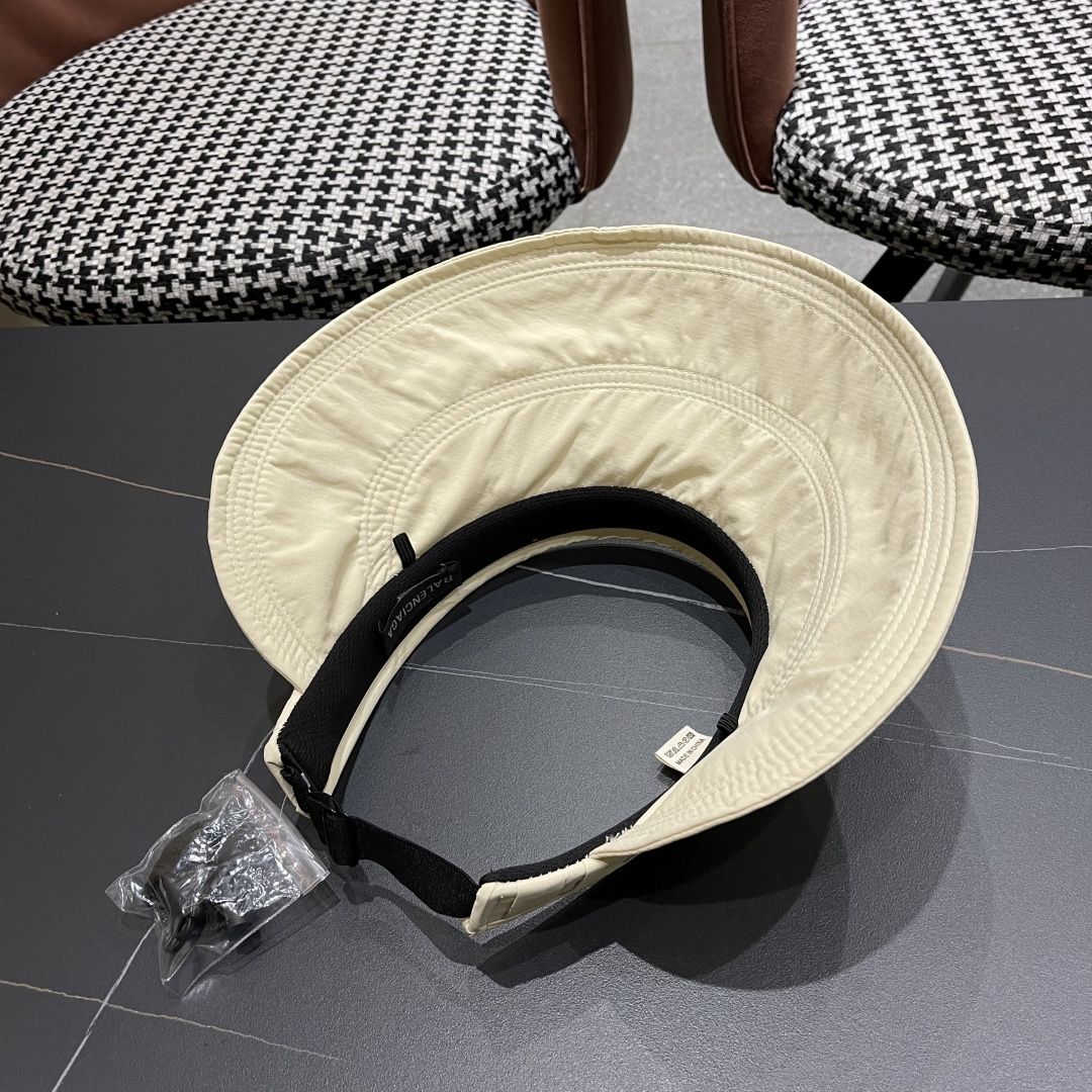  Balenclaga巴黎世家2025韩版时尚褶皱空顶帽女春夏季日系大檐遮
阳防晒可折叠太阳帽