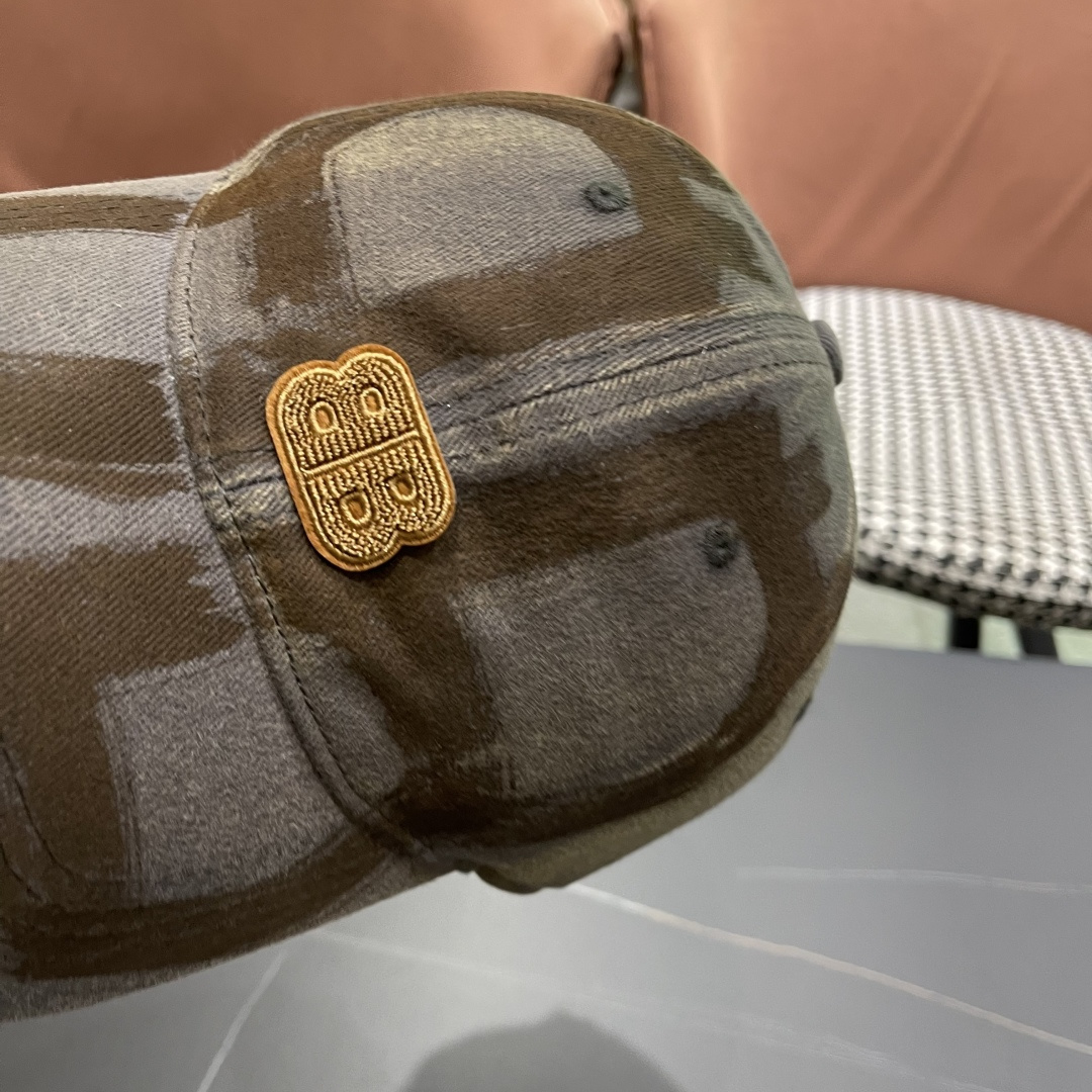  Balenclaga巴黎世家小众涂鸦双B水洗牛仔深顶棒球帽女
显脸小宽檐大头围嘻哈鸭舌帽