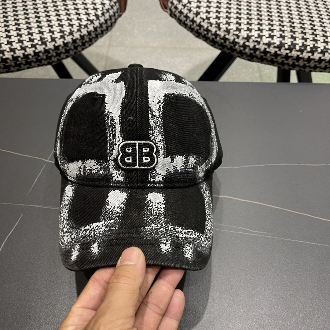  Balenclaga巴黎世家小众涂鸦双B水洗牛仔深顶棒球帽女
显脸小宽檐大头围嘻哈鸭舌帽