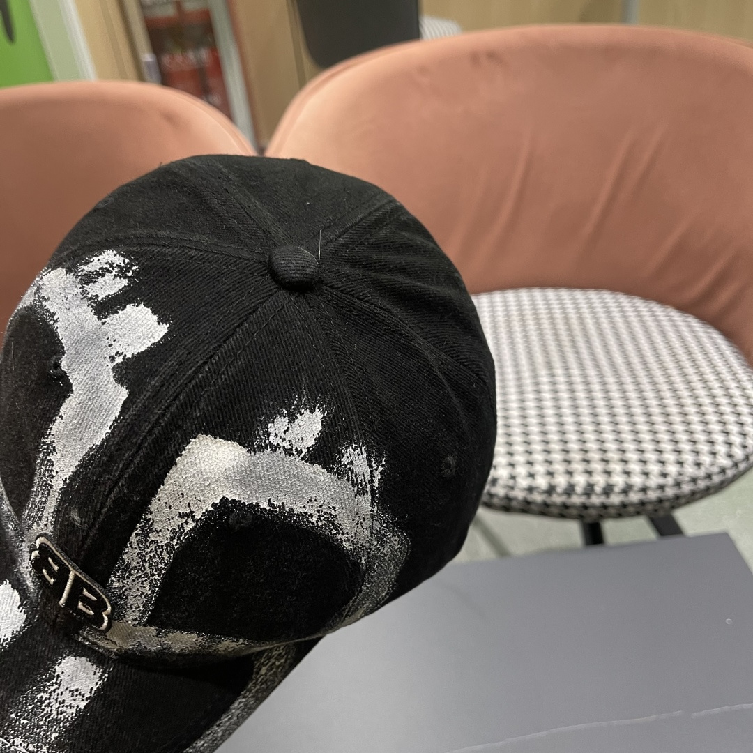  Balenclaga巴黎世家小众涂鸦双B水洗牛仔深顶棒球帽女
显脸小宽檐大头围嘻哈鸭舌帽