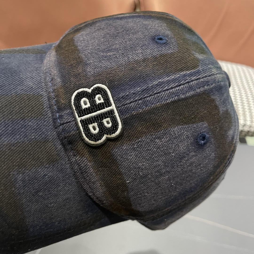  Balenclaga巴黎世家小众涂鸦双B水洗牛仔深顶棒球帽女
显脸小宽檐大头围嘻哈鸭舌帽