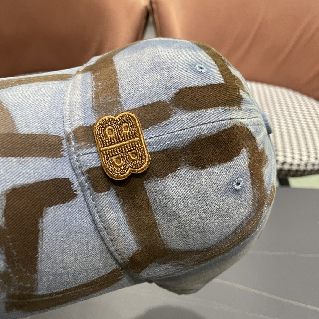  Balenclaga巴黎世家小众涂鸦双B水洗牛仔深顶棒球帽女
显脸小宽檐大头围嘻哈鸭舌帽