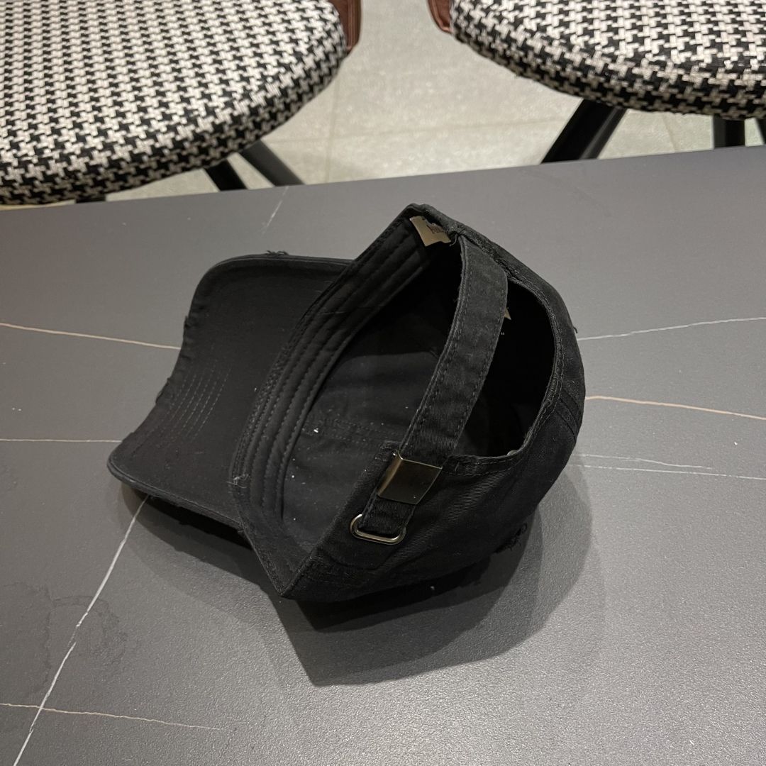  蒙口MONCLER 韩版个性街头棒球帽子女款2025新
款网红做旧复古破洞鸭舌帽日系软