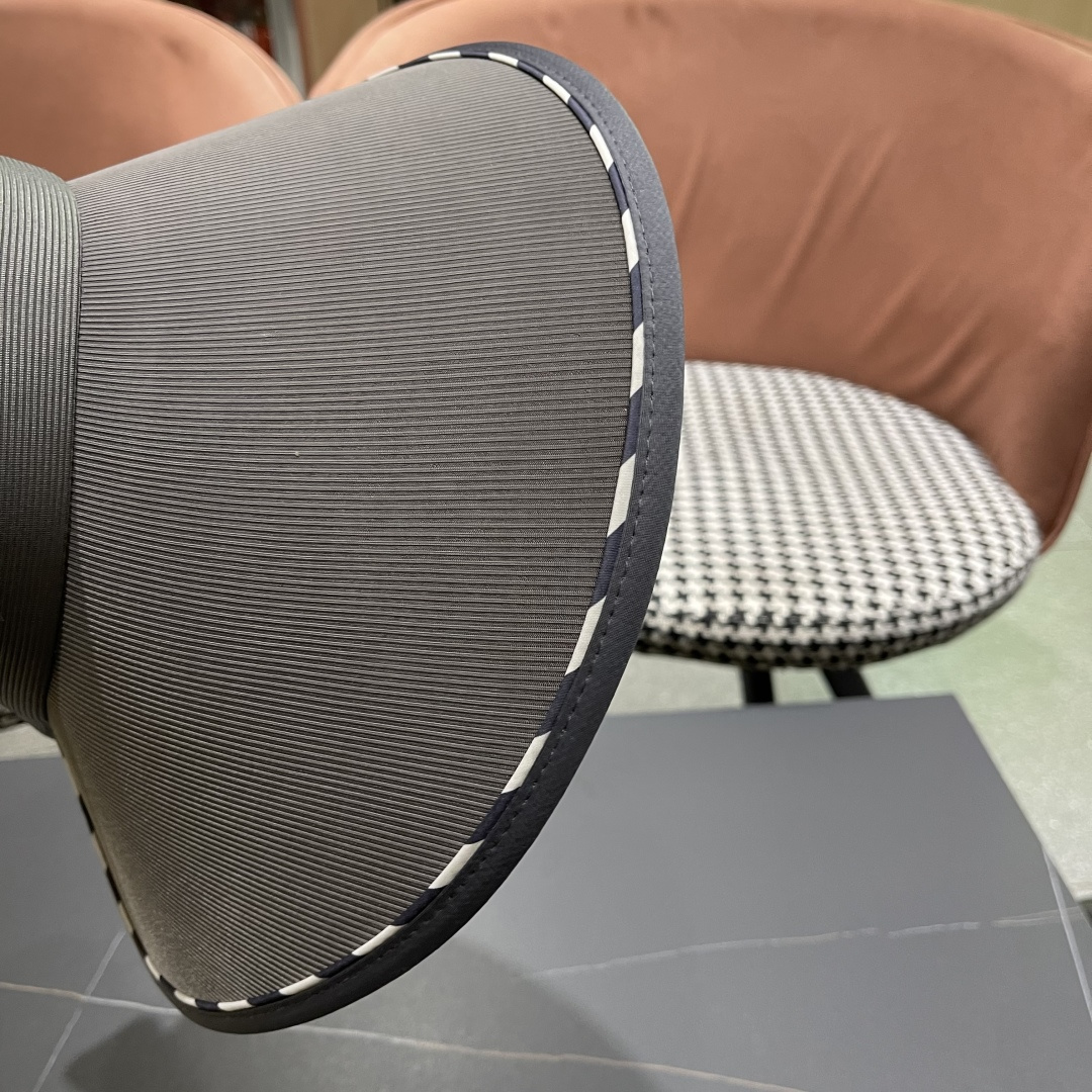  BURBERRY巴宝莉 夏季防晒帽子女防紫外线百搭太阳帽韩版
遮脸大帽檐遮阳空顶帽