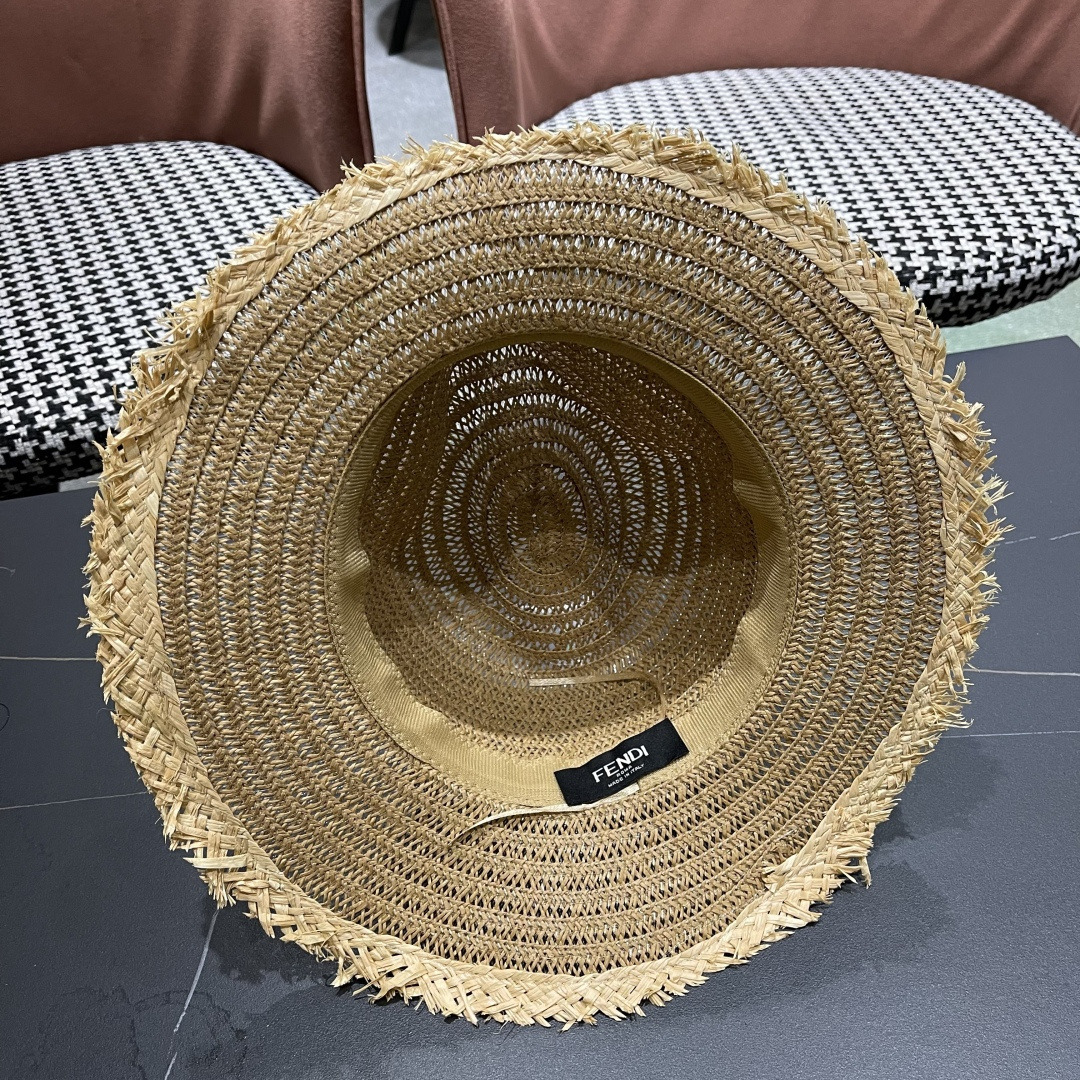  FENDI芬迪 英伦复古巴拿马毛边草帽女春夏遮阳
防晒爵士礼帽出游沙滩度假帽子