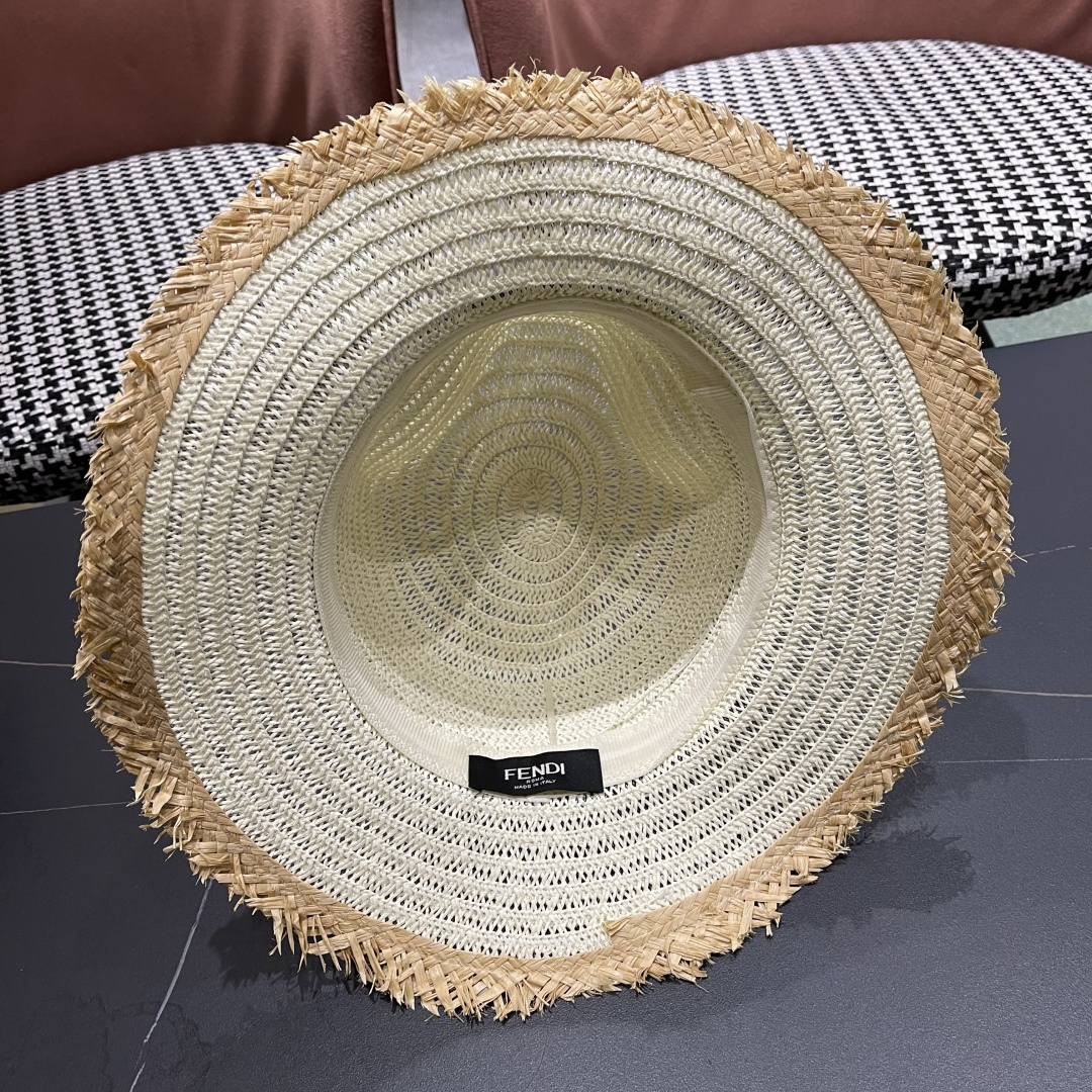  FENDI芬迪 英伦复古巴拿马毛边草帽女春夏遮阳
防晒爵士礼帽出游沙滩度假帽子