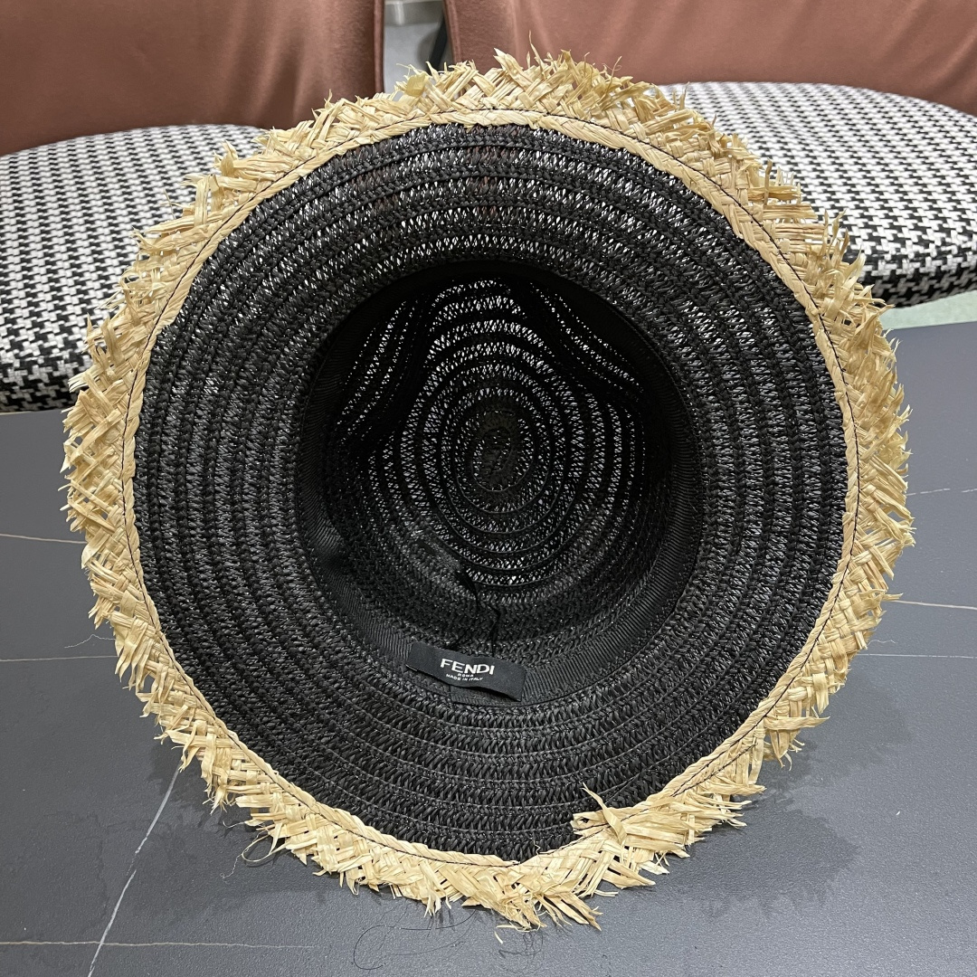  FENDI芬迪 英伦复古巴拿马毛边草帽女春夏遮阳
防晒爵士礼帽出游沙滩度假帽子