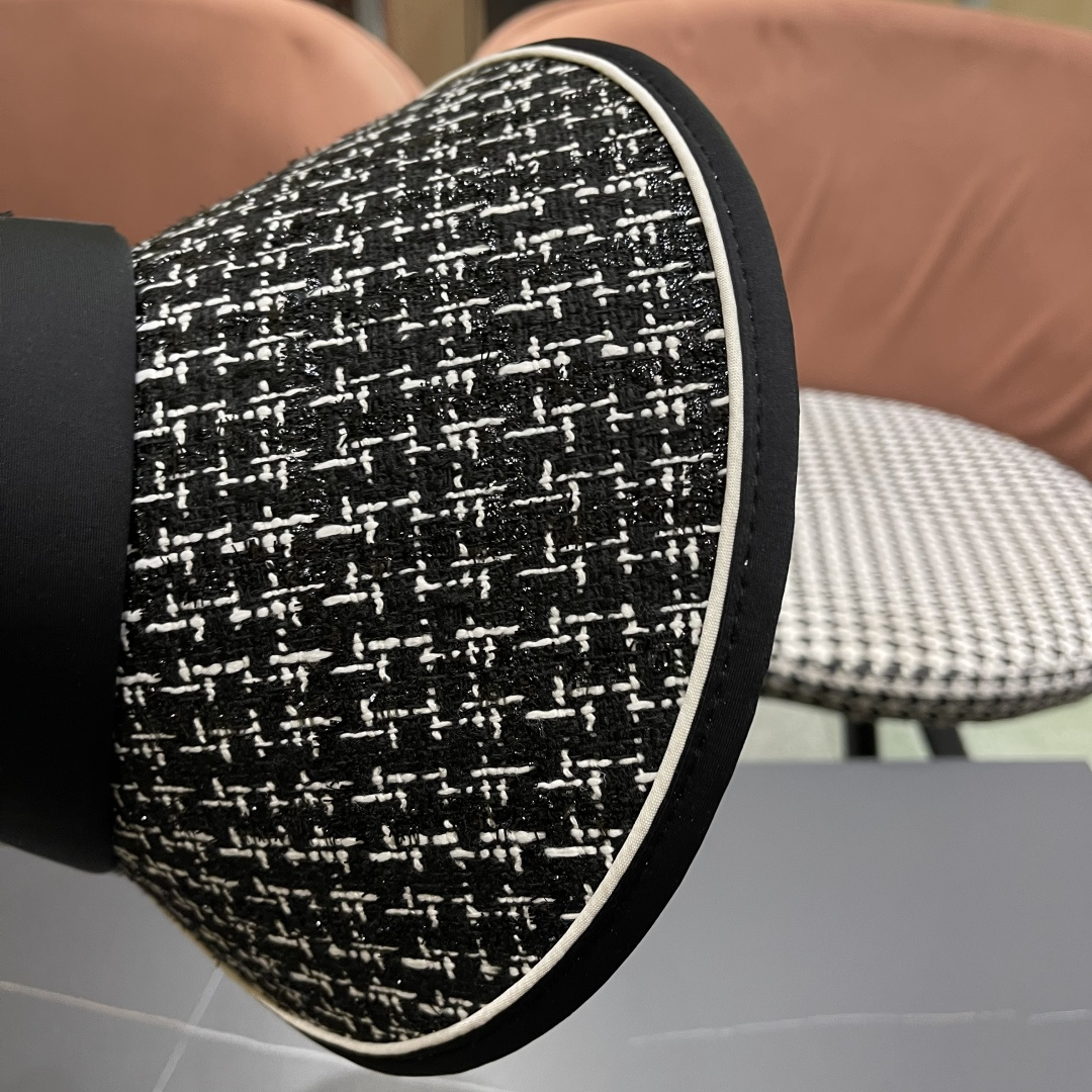  BALENCIAGA巴黎世家新款防晒帽子女款防紫外线萎形格空顶
太阳冰丝夏天骑车遮阳帽
